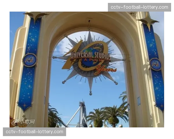 聚焦:一位在诺坎普球场为日本游客提供实时音频导览的服务人员 聚焦:一位在诺坎普球场为日本游客提供实时音频导览的服务人员